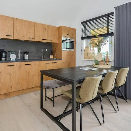 3 Bedroom Gorgeous In Prázdninový dům Kerkdriel