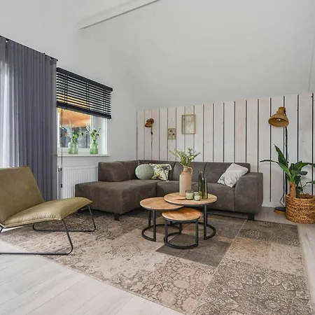 3 Bedroom Gorgeous In Σπίτι διακοπών *