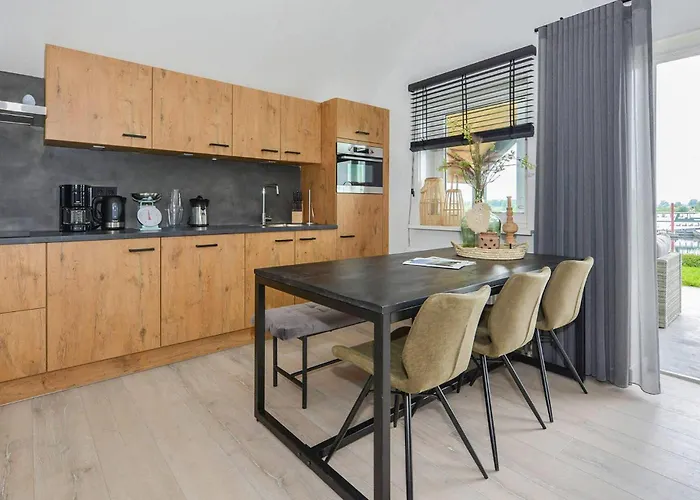 3 Bedroom Gorgeous In Сasa de vacaciones Kerkdriel